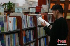 世界读书日：郑州市民享阅读时光